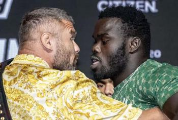 Reug Reug, le “roi des poids lourds”, minimise la puissance de frappe d'Anatoly Malykhin.