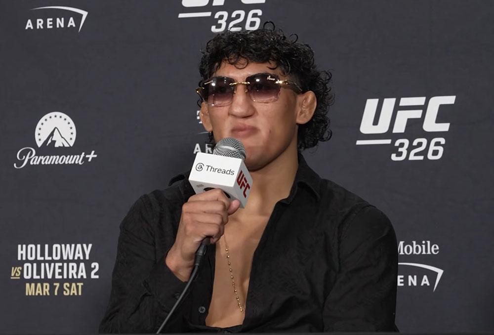 “J'ai réussi ce test avec brio” : Raul Rosas Jr. analyse sa victoire stratégique face à Rob Font | UFC 326