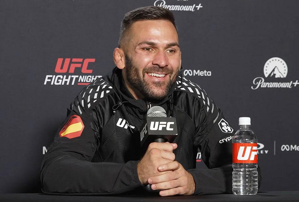 Une promesse tenue : Hecher Sosa dédie son succès à son père disparu après une bataille intense | UFC Fight Night 269