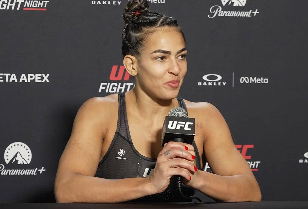 “Je n'ai pas eu besoin des 15 minutes” : Bia Mesquita revient sur sa gestion du combat face à Montse Rendon | UFC Fight Night 269