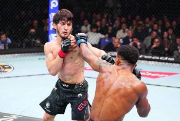 Movsar Evloev s’impose de justesse face à Lerone Murphy et porte son invincibilité à vingt victoires consécutives | UFC Fight Night 270