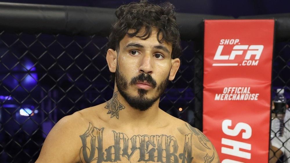 Julian Erosa accueille le nouveau venu Lerryan Douglas pour un choc explosif chez les poids plumes | UFC Fight Night 271