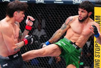 Tofiq Musayev surmonte l'adversité et l'emporte face à Ignacio Bahamondes au terme d'un combat sanglant et disputé | UFC Fight Night 271