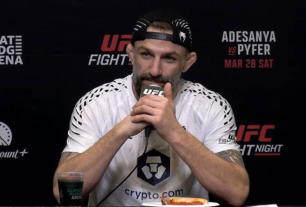 Michael Chiesa officialise sa retraite après une ultime victoire pleine d'émotion | UFC Fight Night 271