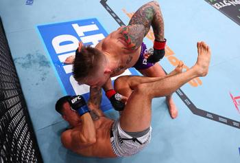 Charles Radtke domine largement Francisco Prado en s’appuyant sur sa lutte pour s’offrir une victoire nette à la décision | UFC 327