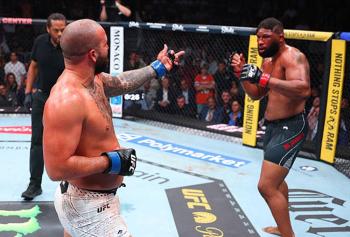 Josh Hokit crée la sensation en s’imposant à la décision face au vétéran Curtis Blaydes après une bataille d'une rare intensité | UFC 327