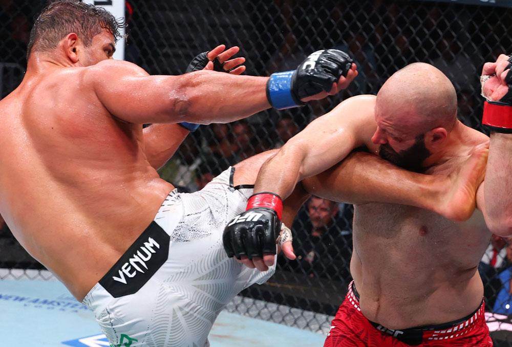 Paulo Costa frappe un grand coup chez les poids mi-lourds en infligeant un TKO à Azamat Murzakanov lors de la troisième reprise | UFC 327