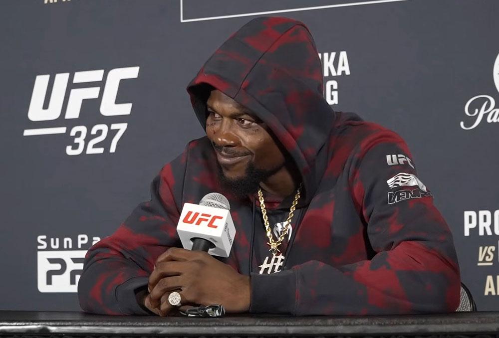 “Il était vidé après cet étranglement” : Kevin Holland revient sur ses tentatives de soumission contre Randy Brown | UFC 327