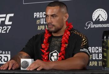 “Rien à voir avec de la pitié” : Carlos Ulberg dément les propos de Jiri Prochazka et savoure son sacre malgré sa blessure | UFC 327