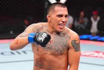 John Yannis climatise le public de Winnipeg en stoppant Jamie Siraj dès la première reprise | UFC Fight Night 273