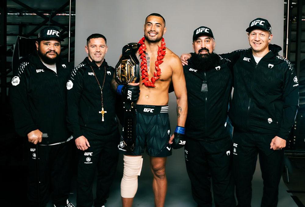 Carlos Ulberg : Le champion filme les premières étapes de sa rééducation après l’UFC 327