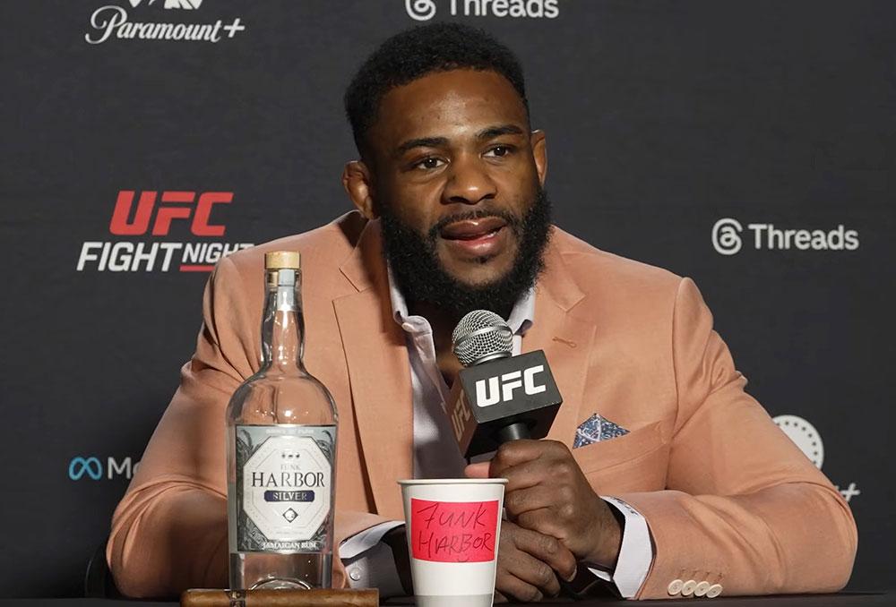 “L'expérience a parlé” : Aljamain Sterling explique comment il a étouffé la fougue de Youssef Zalal | UFC Fight Night 274