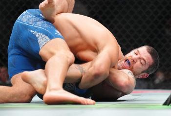 Jim Miller soumet Jared Gordon dès la première reprise et cimente sa légende chez les poids légers | UFC 328