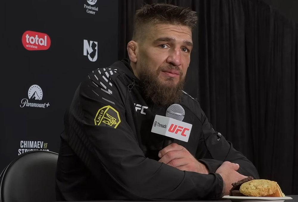 Yaroslav Amosov compare sa pression à celle d’un poulpe après avoir soumis Joel Alvarez | UFC 328