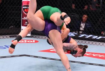 Une soumission nette permet à Nicolle Caliari de dominer Shauna Bannon après un affrontement très disputé | UFC Fight Night 276