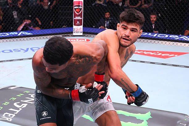 Le superbe étranglement arrière de Juan Diaz ne laisse aucune chance à Malcolm Wellmaker | UFC Fight Night 276