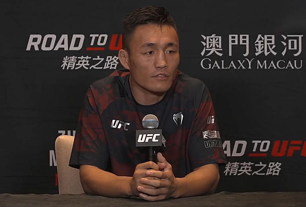 “C’est un bon puncheur” : Aoriqileng évalue le profil du nouveau venu Cody Haddon avant leur choc | UFC Fight Night 277