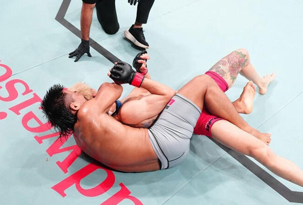 Chungreng Koren bat Ryuho Miyaguchi par soumission au deuxième round | Road to UFC