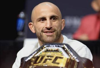 Alexander Volkanovski espère défendre sa ceinture contre Movsar Evloev pour septembre
