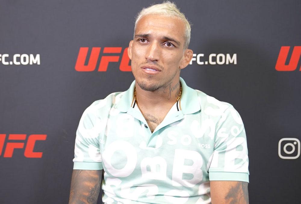 Charles Oliveira réagit aux coups de coude illégaux de Ciryl Gane sur Alex Pereira