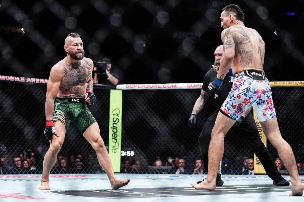 UFC 329 : Douche froide à Las Vegas, Conor McGregor se blesse au genou dès le premier échange face à Max Holloway