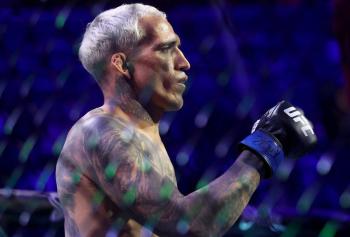 Charles Oliveira livre la stratégie pour battre Ilia Topuria en vue d'un éventuel affrontement contre Arman Tsarukyan