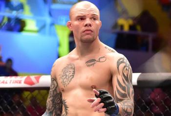 L'ex-combattant de l'UFC Anthony Smith incarcéré au Nebraska sous trois chefs d'accusation