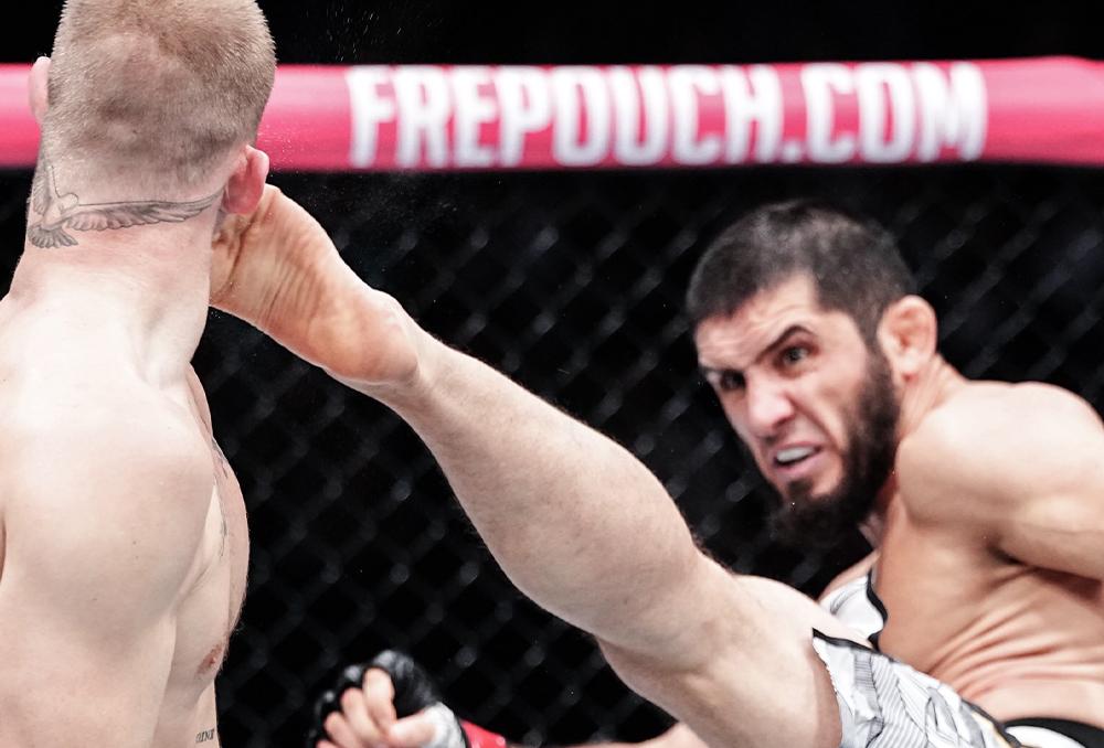 UFC 330 : Islam Makhachev conserve son titre des poids mi-moyens et signe une 17e victoire de suite