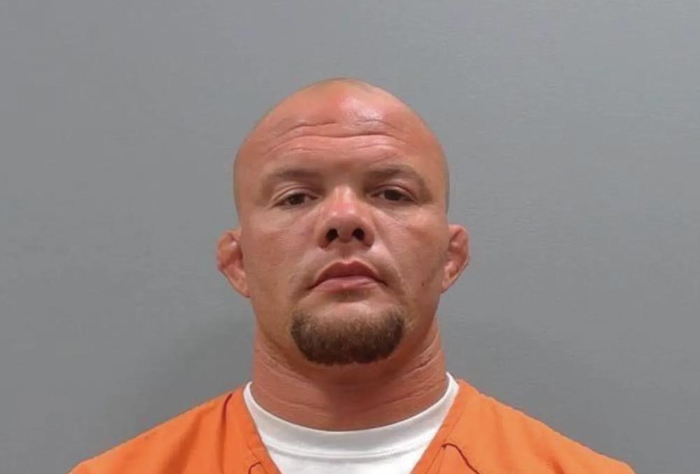 Anthony Smith plaide non coupable face aux accusations de violences conjugales