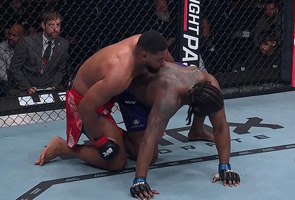 UFC Paris : Mario Pinto reste invaincu et s'offre Ryan Spann par TKO au deuxième round
