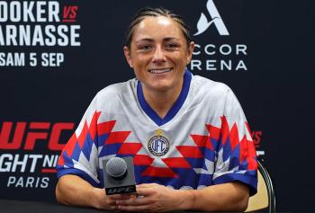 UFC Paris : Delphine Benouaich après son finish « Elle a préféré dormir plutôt que de taper »