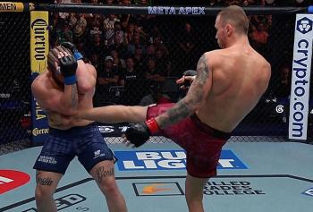 DWCS 91 : Martin Kozak démolit Christian Echols par TKO au deuxième round