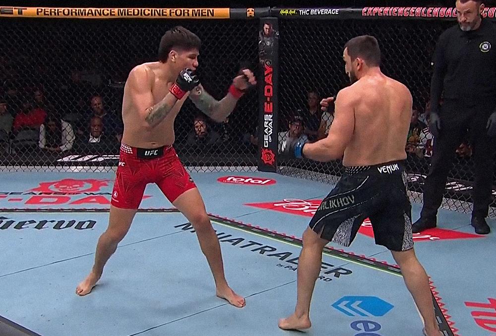 Noche UFC : Ignacio Bahamondes réussit sa montée chez les poids mi-moyens en dominant Muslim Salikhov