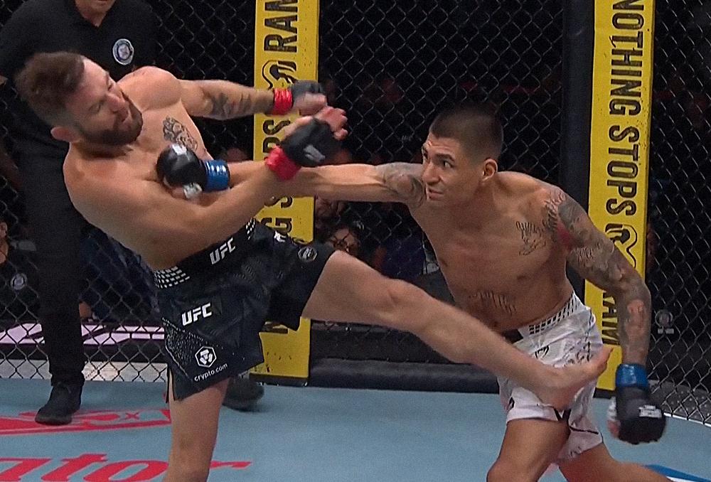 Noche UFC : Tim Elliott fait parler son expérience face à Edgar Chairez et s'impose par décision unanime