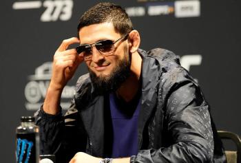 Khamzat Chimaev conteste sa défaite contre Sean Strickland et réclame le vainqueur pour la ceinture