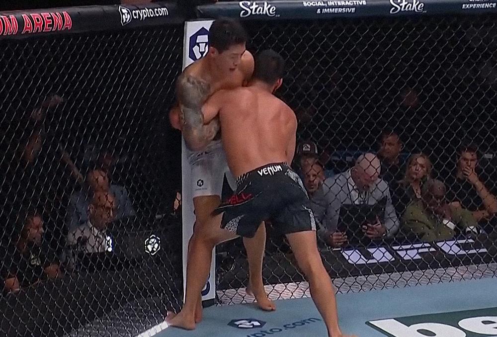 UFC 331 : Michael Aswell Jr. s'impose par décision partagée face à JooSang Yoo