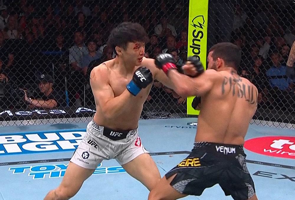 UFC 331 : Patricio Pitbull s'impose par KO au premier round face à Dooho Choi