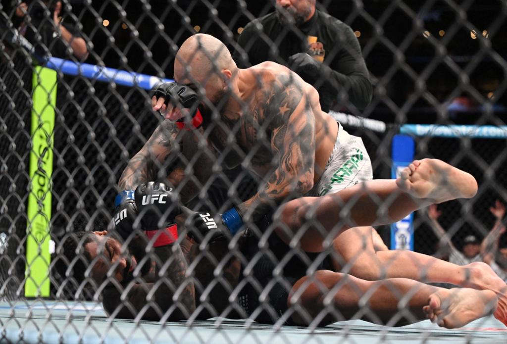 UFC 331 : Daniel Cormier et Joe Rogan pointent du doigt l'attitude de Gable Steveson après son revers par KO