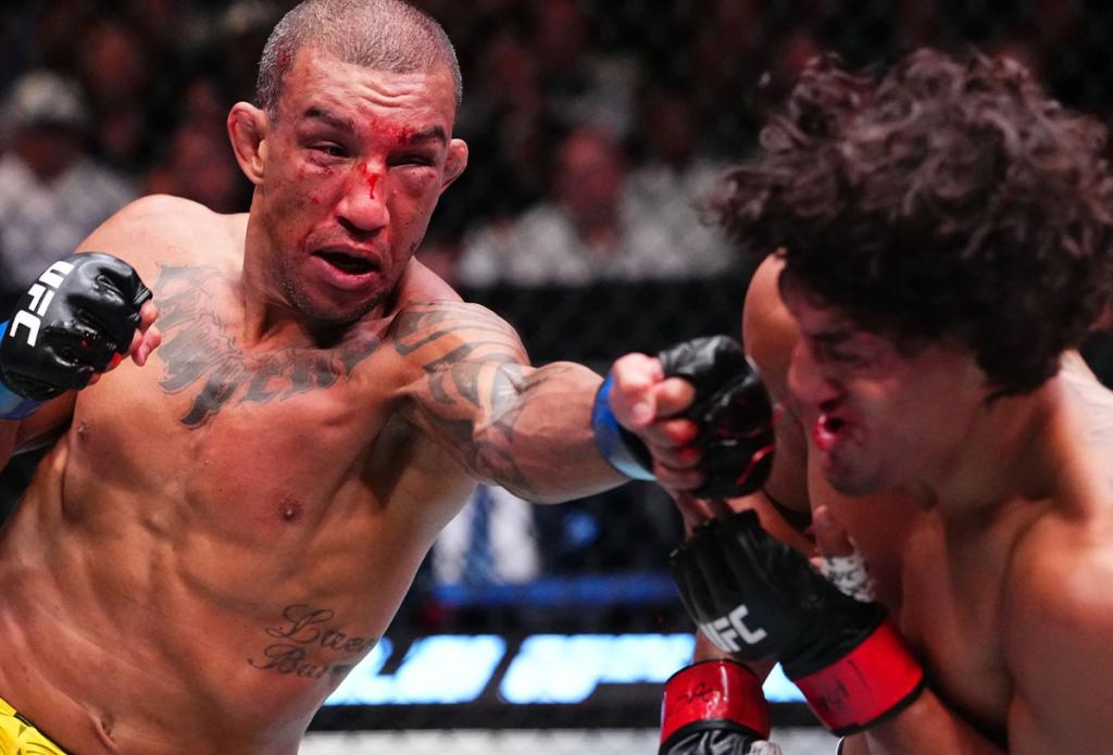 UFC Fight Night 289 : Paul Felder raconte la panique au bord de la cage lors de l'effondrement de Raoni Barcelos
