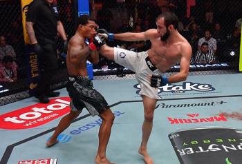 UFC Fight Night 290 : Otari Tanzilovi foudroie Malcolm Wellmaker d'un coup de pied à la tête.