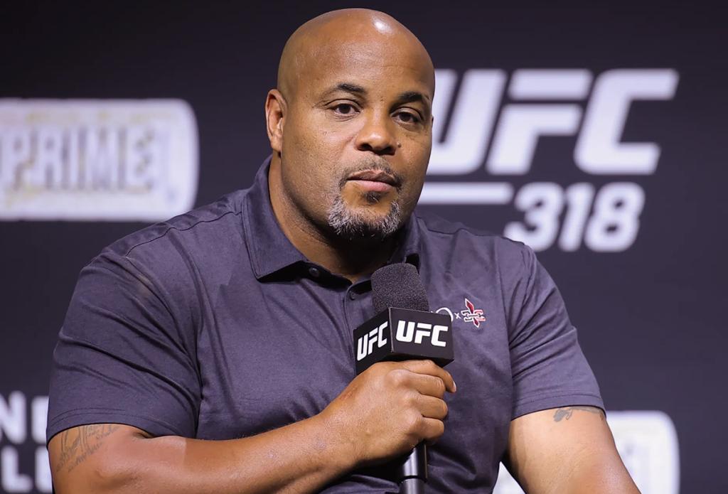 Daniel Cormier répond aux accusations d'Alex Pereira : « L'UFC ne m'a rien dicté »