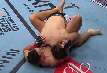 UFC Fight Night 291 : SuYoung You domine Cody Chovancek au sol et le soumet par kimura au troisième round