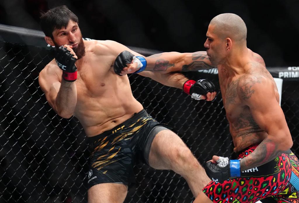 Magomed Ankalaev estime qu'Alex Pereira a bénéficié d'un « coup de chance » à l'UFC 320