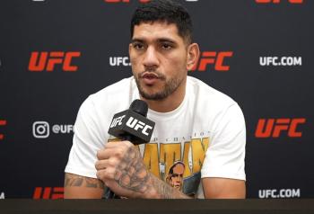 Alex Pereira compatit aux huées contre Herb Dean, mais refuse qu'il arbitre à nouveau ses combats