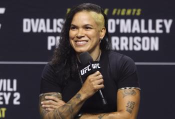 Amanda Nunes annonce qu'elle défendra la ceinture si elle bat Kayla Harrison à l'UFC 334