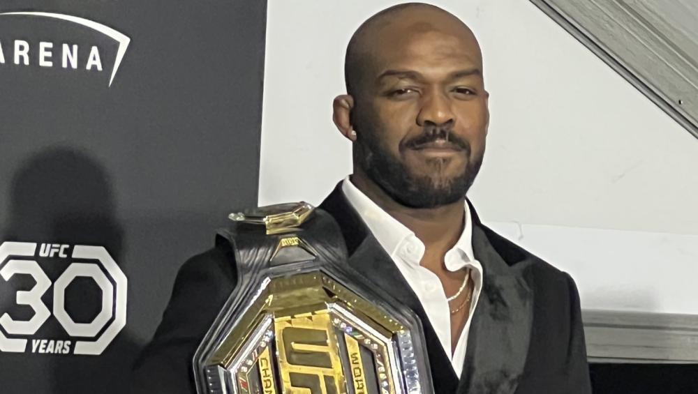 Jon jones devient le 8ème double champion de l'histoire de l’UFC