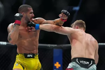 Vitor Petrino enregistre sa première victoire par soumission face à Marcin Prachnio | UFC 290