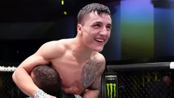 Francisco Prado malmène Ottman Azaitar et le termine par TKO au premier round | UFC on ESPN 49