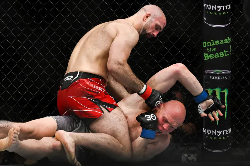 Volkan Oezdemir bat Bogdan Guskov par soumission | UFC Paris