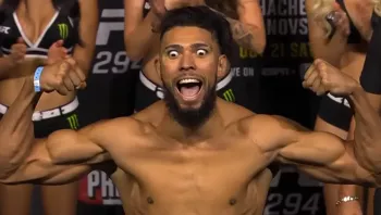 Johnny Walker explique sa version de l'arrêt controversé de son combat à l'UFC 294 : “J’ai perdu la tête”